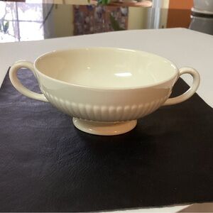 Vtg Wedgewood Etruria Barlaston Ivory Edme Soup bowl W Handles